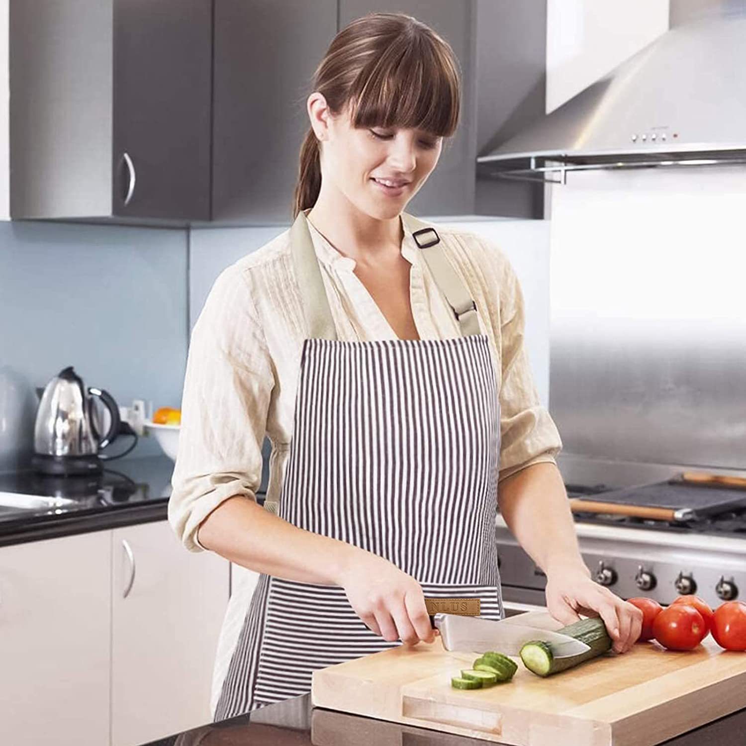 Delantal de cocina a rayas en  - Kitchen Gadgets For Women reseña y precio